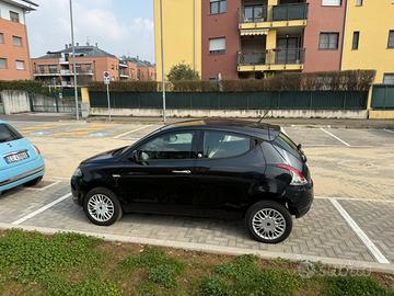 Lancia ypsilon 0.9 twinair 85 cv metano