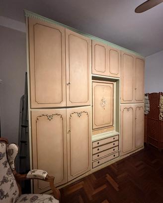 Armadio a muro vintage decorato