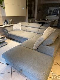 Divano angolare letto con movimento schienale