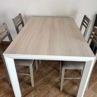 Tavolo con 4 sedie