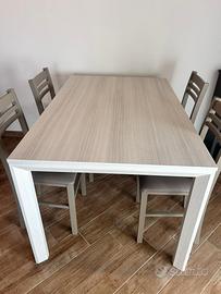 Tavolo con 4 sedie