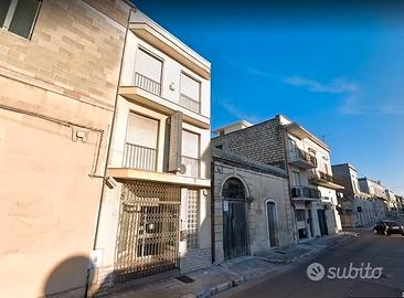 Locale su 3 piani in via V. Emanuele 33 -Maglie