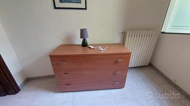 Cassettone con tre grandi cassetti