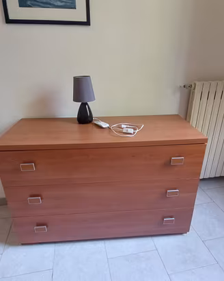 Cassettone con tre grandi cassetti