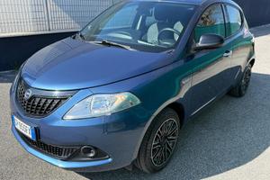 Lancia Ypsilon 1.0 firefly hybrid Silver Plus
