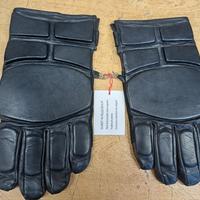 Guanti in pelle nera, ideali per Ordine Pubblico. 