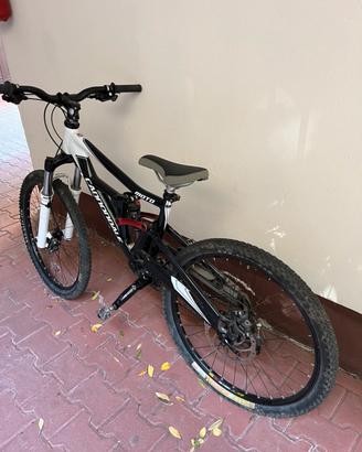 Mountain Bike Enduro Cannondale Moto 4