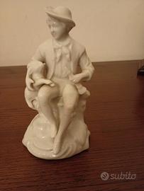 Statuetta in porcellana francese