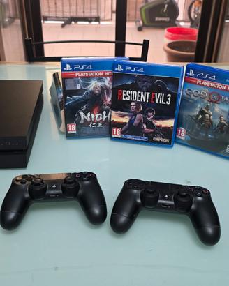 PlayStation 4 500GB + 2 Controller + 4 Giochi
