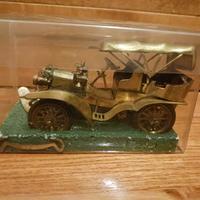 modellino auto d'epoca in ottone da collezione
