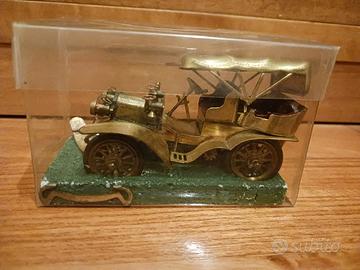 modellino auto d'epoca in ottone da collezione