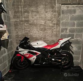 Yamaha YZF R1