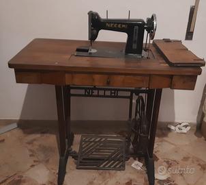 Necchi Antica macchina da cucire con mobile