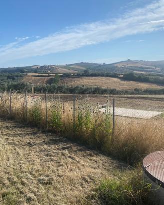 Terreno agricolo con piazzale