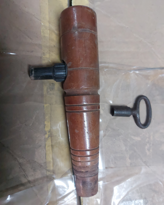Antico rubinetto per botte vino