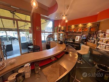 Bar davanti alla stazione Lambrate Fs