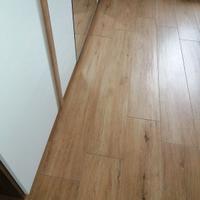 Piastrelle nuove in gres effetto legno