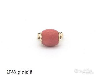 Anello oro giallo e corallo