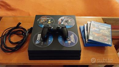 Playstation 4 Pro con controller e 4 giochi