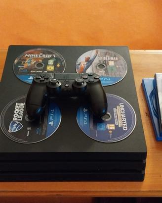 Playstation 4 Pro con controller e 4 giochi