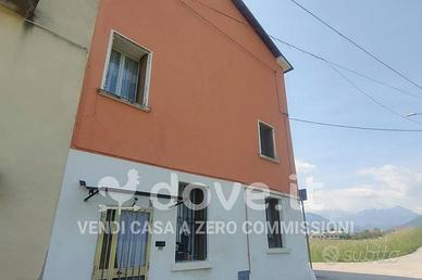 Casa indipendente di 200 m² con 3 locali e posto a