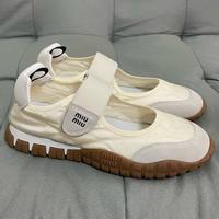 Scarpe basse bianche con punta tonda da donna