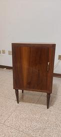 comodino in legno