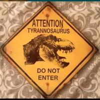 Cartello con scritta tTirannosauro