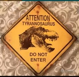 Cartello con scritta tTirannosauro