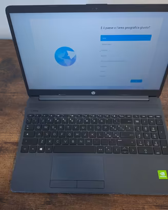 HP 15.6" MicroEdge i3 - 8GB RAM - 128SSD + 500 HDD