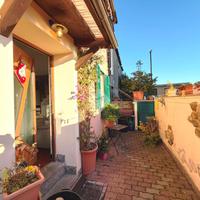 PORZIONE DI TRIFAMILIARE A SERRA RICCÒ