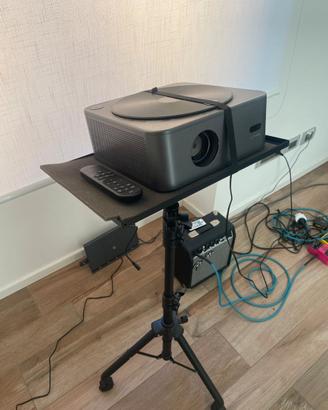 Proiettore 4k + Pie / Supporto
