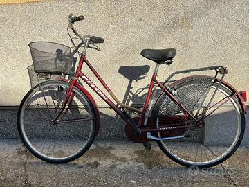 Bicicletta da città Piton con cestino portapacchi