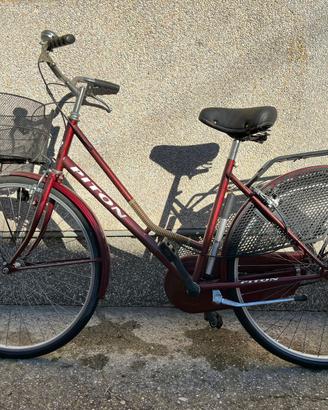 Bicicletta da città Piton con cestino portapacchi