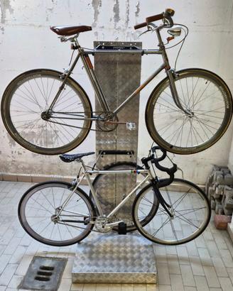 Portabici da esposizone/box, e due biciclette uomo
