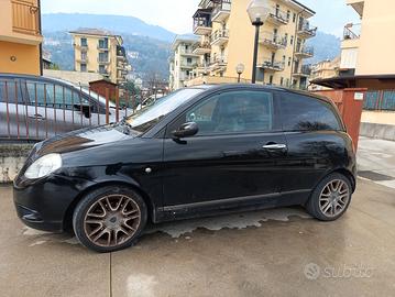 lancia Ypsilon Momo design 