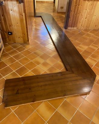 Panca per 12 persone in legno massello.