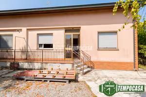 VILLA BIFAMILIARE CON DUE BOX DOPPI