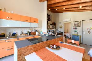 TRILOCALE VISTA LAGO IN RESIDENCE CON PISCINA