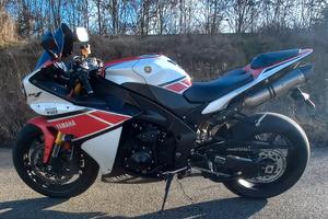 Yamaha R1