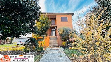 Abitazione singola e diversi fabbricati agricoli