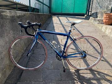 Bicicletta da corsa marca Scott