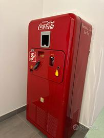 Distributore coca cola