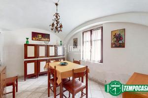 CASA SU DUE PIANI CON CORTILE !!