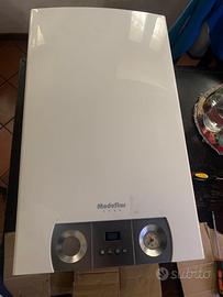 Caldaia a condensazione/ Scaldacqua a gas