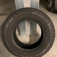 Pneumatici invernali Michelin Agilis 215/70 15