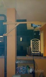 argano elettrico con braccio in ferro 