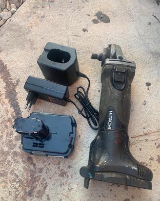Smerigliatrice hitachi a batteria