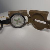 Bussola da orientamento con lente di ingrandimento