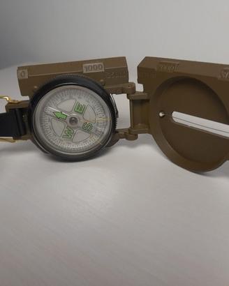 Bussola da orientamento con lente di ingrandimento